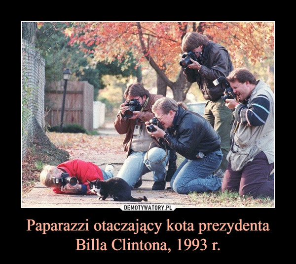 Paparazzi otaczający kota prezydenta Billa Clintona, 1993 r.