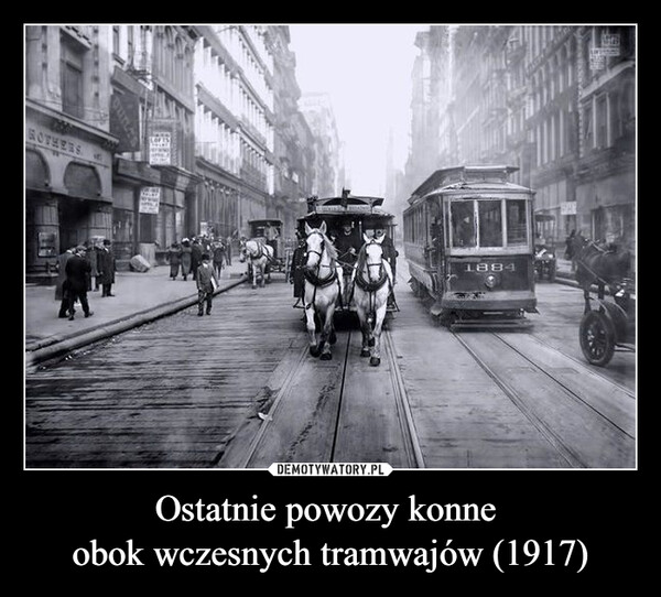 Ostatnie powozy konne obok wczesnych tramwajów (1917) –  