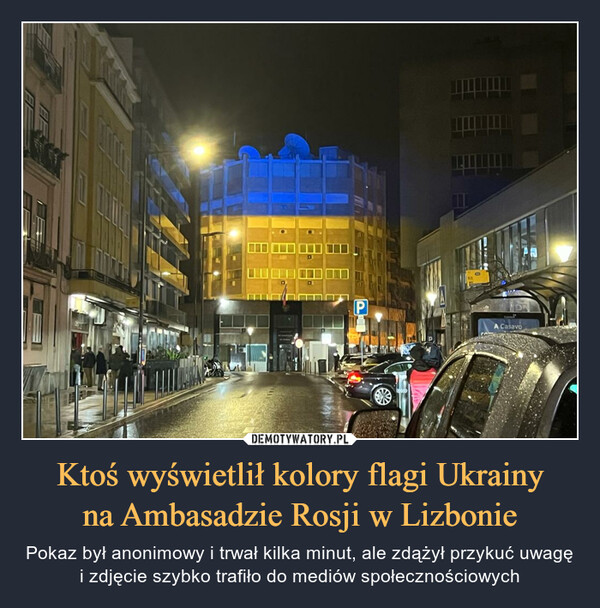 Ktoś wyświetlił kolory flagi Ukrainyna Ambasadzie Rosji w Lizbonie – Pokaz był anonimowy i trwał kilka minut, ale zdążył przykuć uwagę i zdjęcie szybko trafiło do mediów społecznościowych 