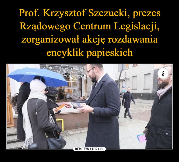 Prof. Krzysztof Szczucki, prezes Rządowego Centrum Legislacji, zorganizował akcję rozdawania encyklik papieskich